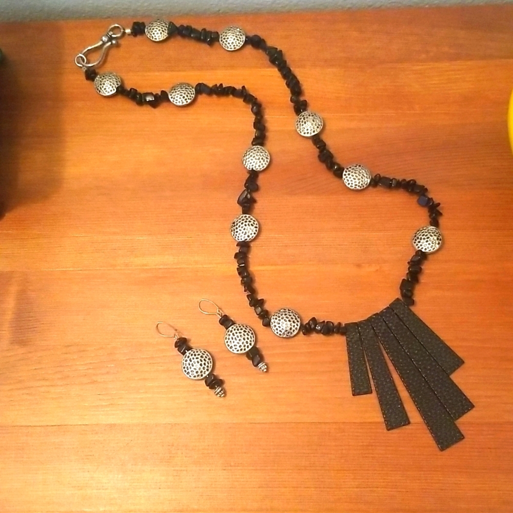 Metal and Resin Necklace & Earring Set